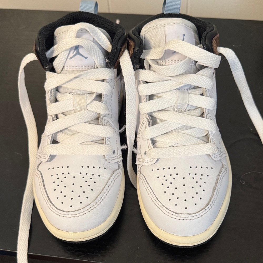 Nike Kids White and Black Sneakers